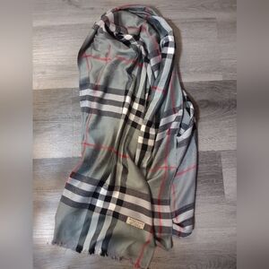 Burberry Gray 100% Cashmere Scarf